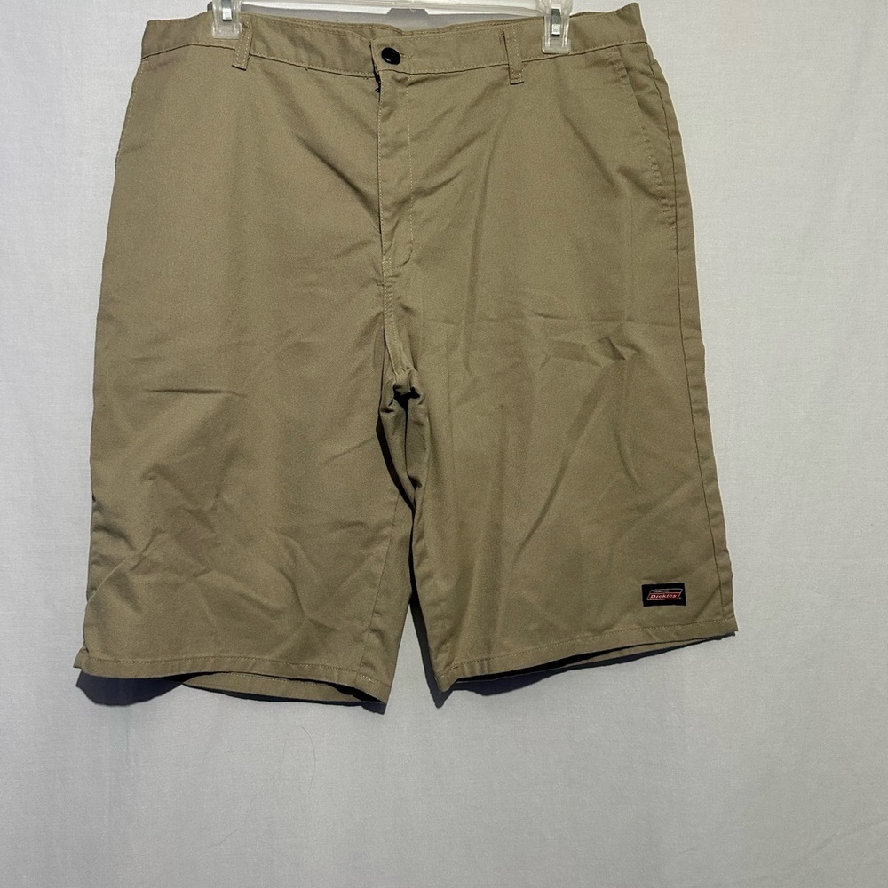 Dickies Men's Flat Front Shorts in Khaki/Tan